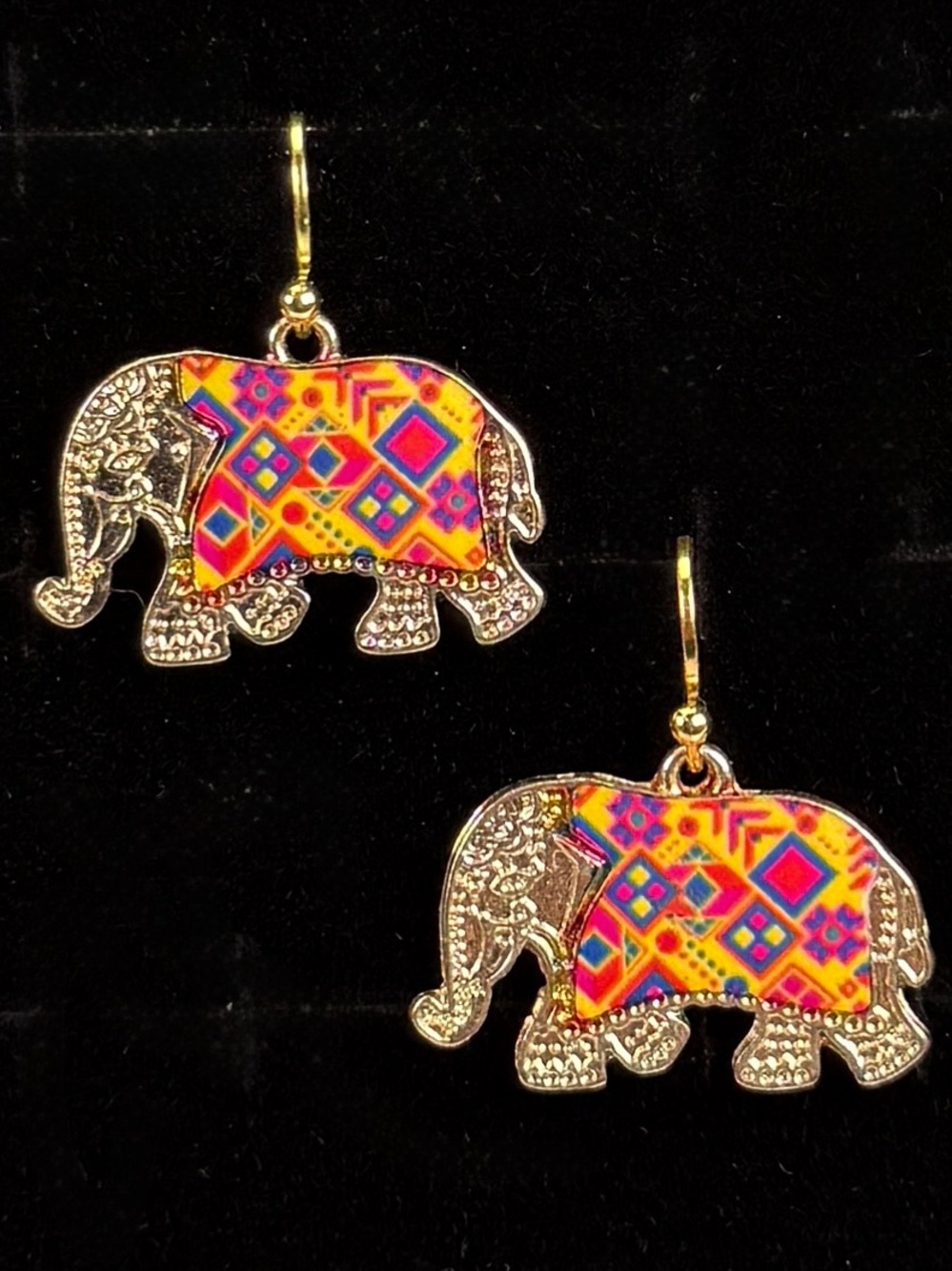 Beautiful goldtone, colorful, elephant pierced earrings